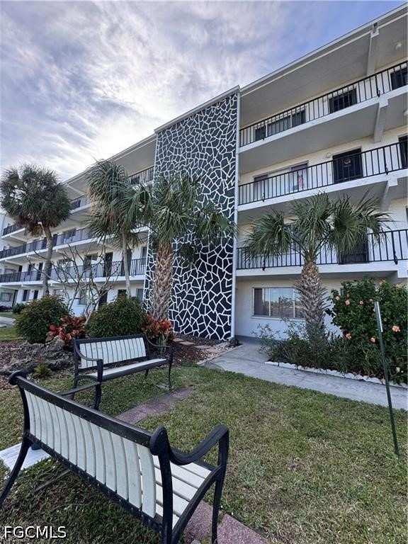 2 bedroom Condominium at 4906 Victoria Dr 108, Capeway Condo, Cape Coral — photo 1
