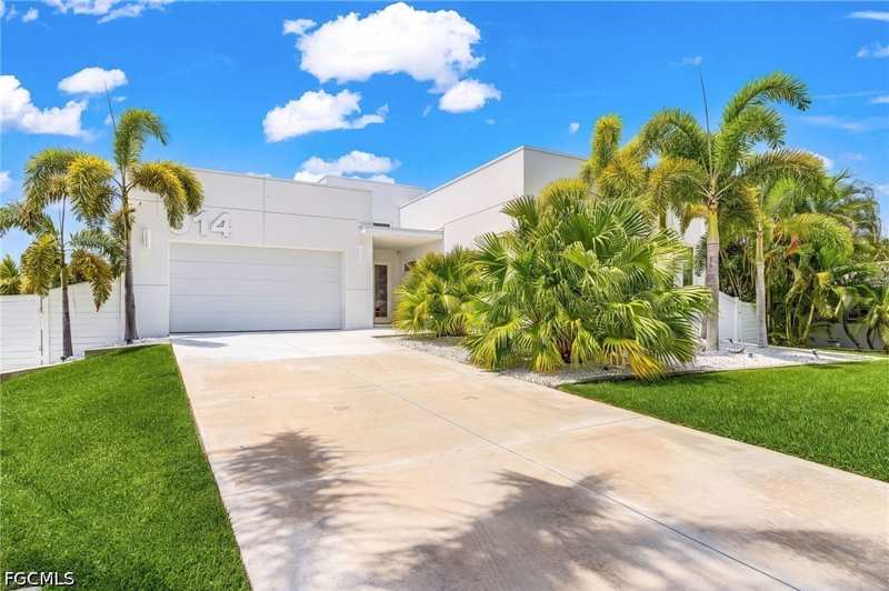 3 bedroom SingleFamilyResidence at 914 Dolphin Dr, Cape Coral, Cape Coral — photo 1
