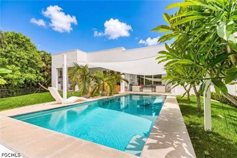 914 Dolphin Dr, Cape Coral FL - photo 13 of 26