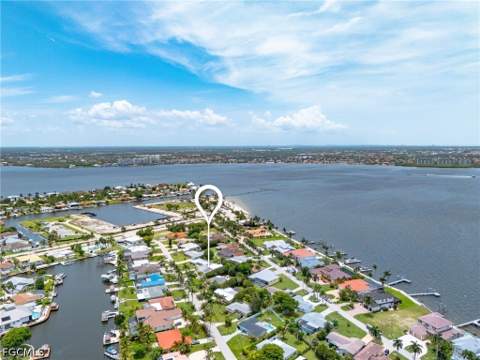 914 Dolphin Dr, Cape Coral FL - photo 23 of 26