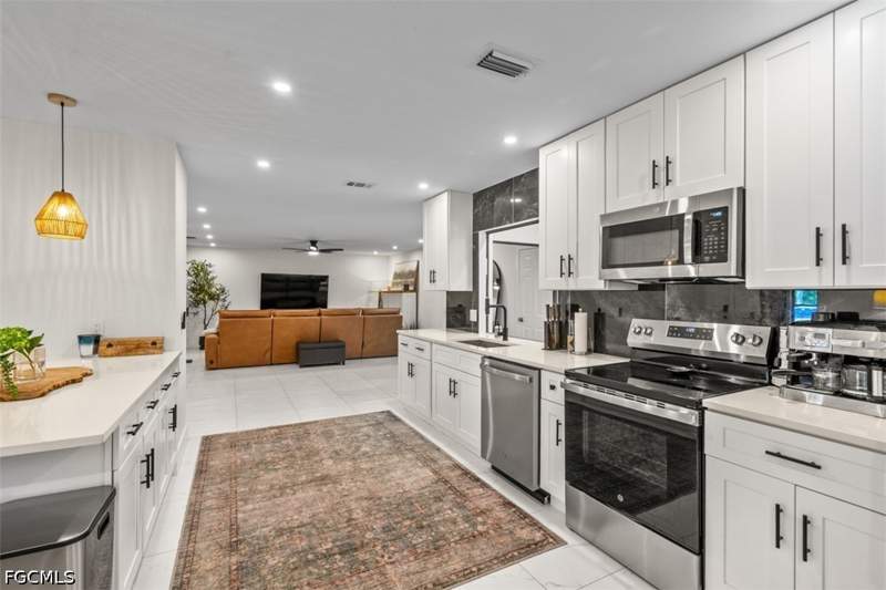 3 bedroom SingleFamilyResidence at 14725 Kimberly Ln, McGregor Vista, Fort Myers — photo 5