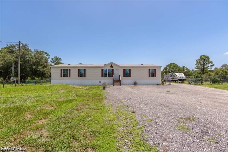 4 bedroom ManufacturedHome at 585 S Lindero St, Montura Ranch Estates, Clewiston — photo 5