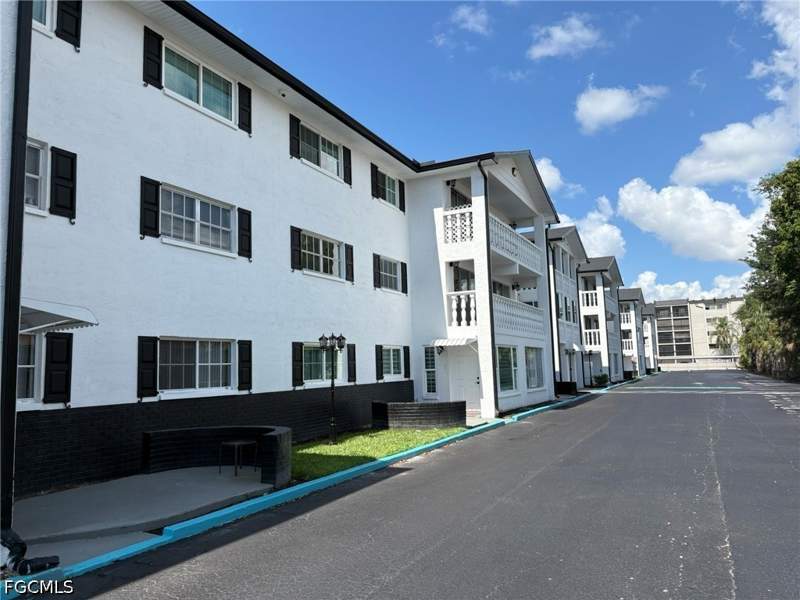 2 bedroom Condominium at 3704 Broadway 214, Windsor West, Fort Myers — photo 2