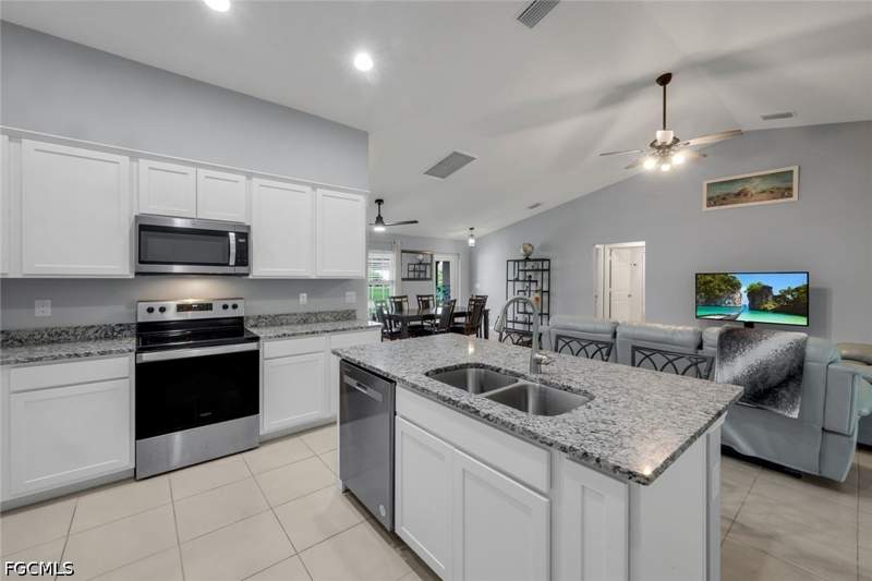 4 bedroom SingleFamilyResidence at 2627 SW 4th Ter, Cape Coral, Cape Coral — photo 5