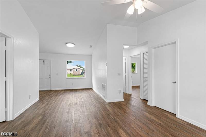 3 bedroom SingleFamilyResidence at 2816 Economy St, Fort Myers, Fort Myers — photo 4