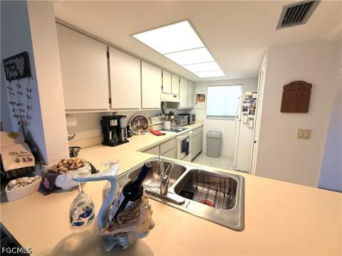1339 SE 46th Ln 8, Cape Coral FL - photo 11 of 28