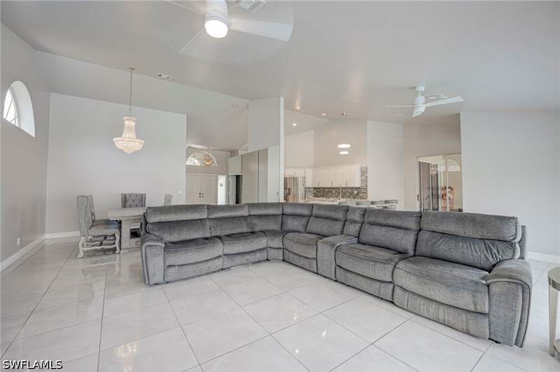 3 bedroom SingleFamilyResidence at 6630 Middlesex Pl, Berkshire Lakes, Naples — photo 5
