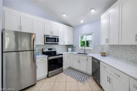 11054 Linnet Ln, Naples FL - photo 10 of 35