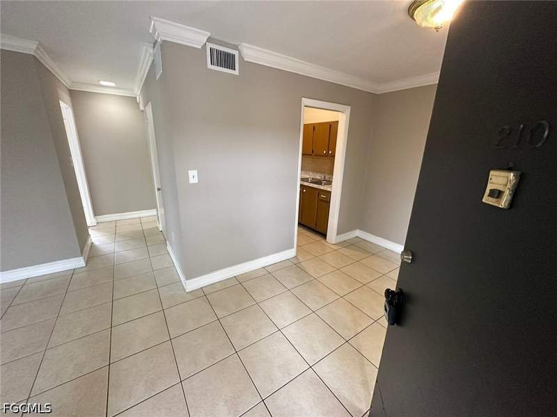 1 bedroom Condominium at 1830 Maravilla Ave 210, Green Tee Village, Fort Myers — photo 5