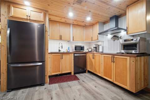 253 Worley St, Chokoloskee FL - photo 10 of 42