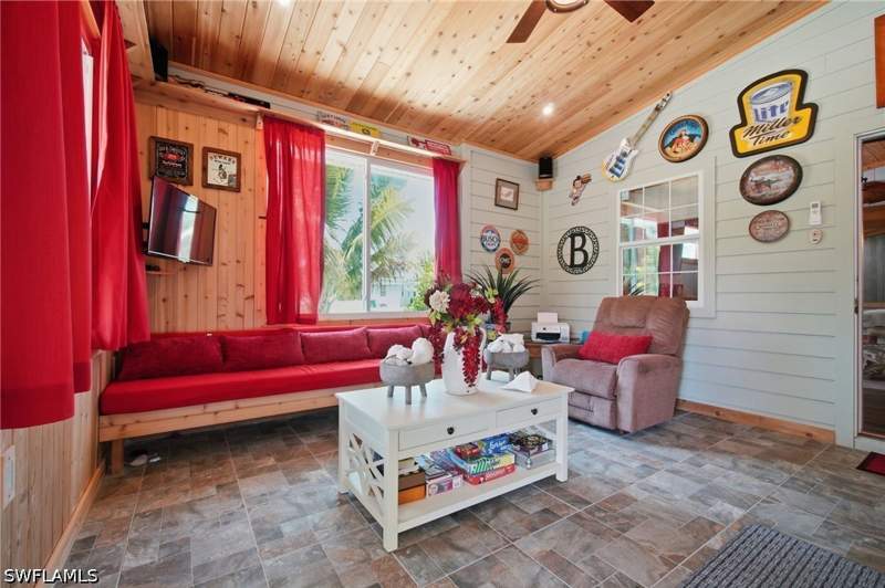 3 bedroom SingleFamilyResidence at 253 Worley St, Chokoloskee, Chokoloskee — photo 4
