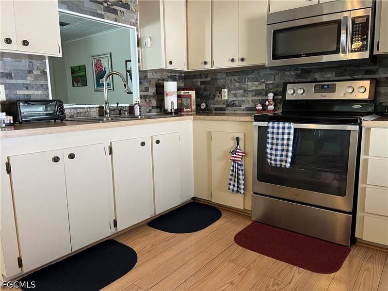 2 bedroom ManufacturedHome at 16021 Citron Way, Leesure Village, North Fort Myers — photo 4