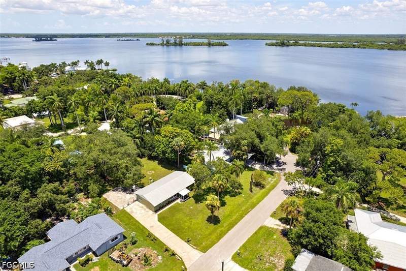3 bedroom SingleFamilyResidence at 306 Chattanooga Dr, Carters Add Royal Palm Pk, Fort Myers — photo 2