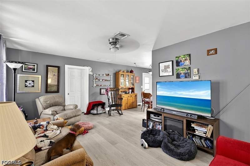 3 bedroom SingleFamilyResidence at 306 Chattanooga Dr, Carters Add Royal Palm Pk, Fort Myers — photo 3