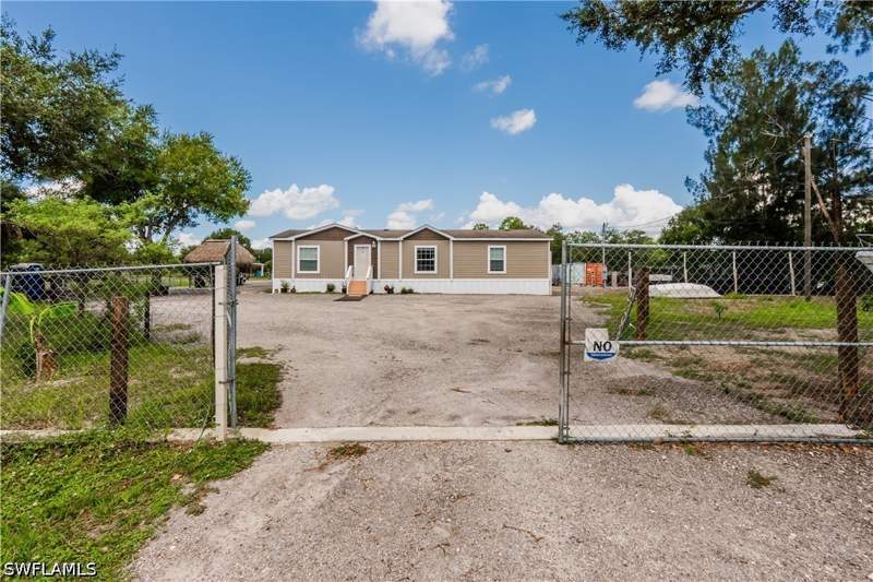 3 bedroom ManufacturedHome at 130 S Nogal St, Montura Ranch Estates, Clewiston — photo 2