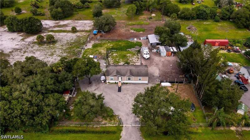 3 bedroom ManufacturedHome at 130 S Nogal St, Montura Ranch Estates, Clewiston — photo 3