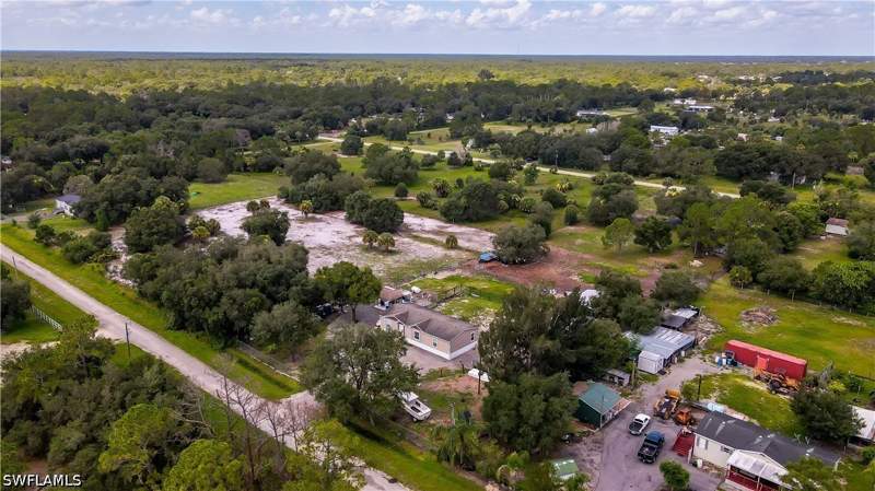 3 bedroom ManufacturedHome at 130 S Nogal St, Montura Ranch Estates, Clewiston — photo 4