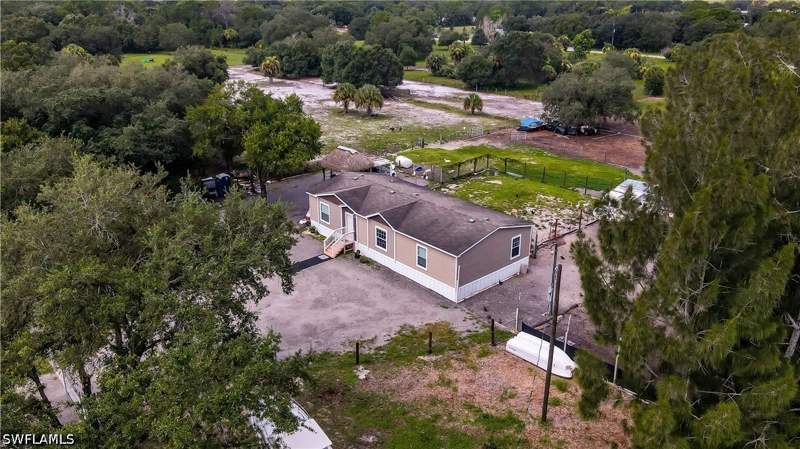 3 bedroom ManufacturedHome at 130 S Nogal St, Montura Ranch Estates, Clewiston — photo 5