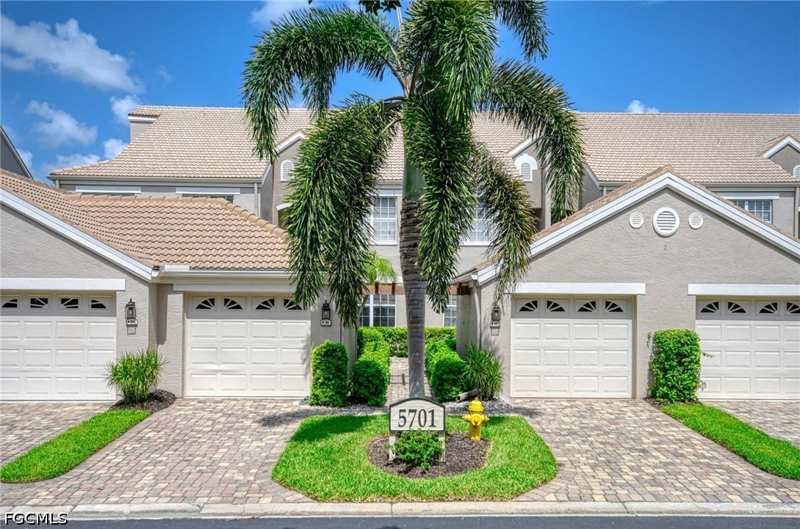 3 bedroom Condominium at 5701 Heron Ln 705, Feather Sound, Naples — photo 1