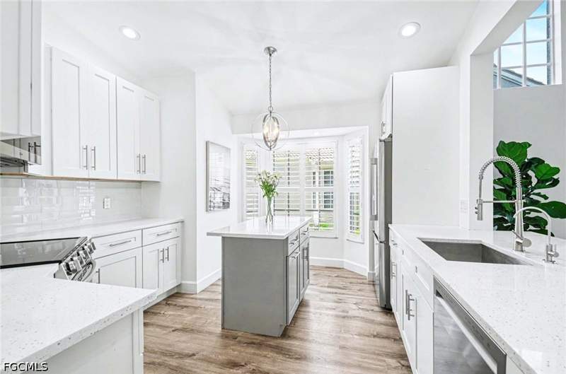3 bedroom Condominium at 5701 Heron Ln 705, Feather Sound, Naples — photo 4