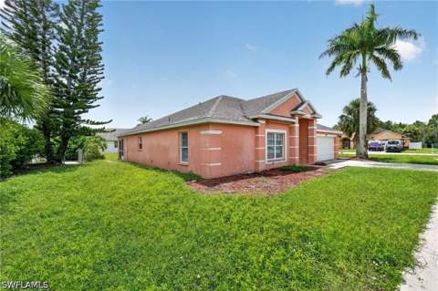 1502 Scholar Ct, Lehigh Acres FL - photo 6 of 35