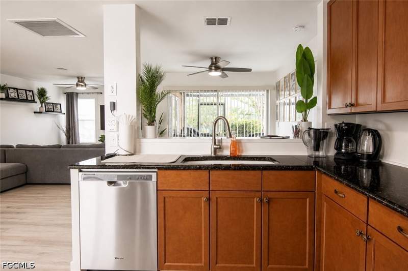 3 bedroom SingleFamilyResidence at 1913 SE 15th Pl, Cape Coral, Cape Coral — photo 4