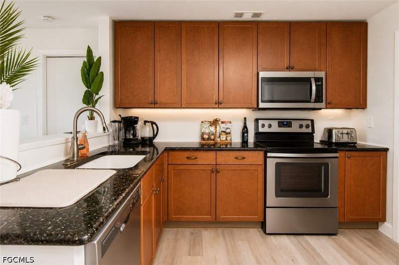 3 bedroom SingleFamilyResidence at 1913 SE 15th Pl, Cape Coral, Cape Coral — photo 5
