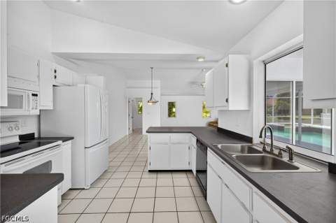2601 SW 37th Ter, Cape Coral FL - photo 8 of 40