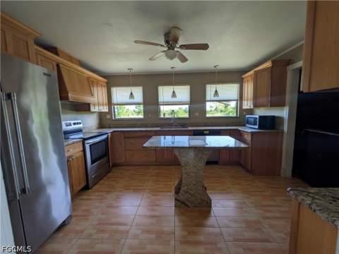 925 Foxdale Ave, Lehigh Acres FL - photo 7 of 13