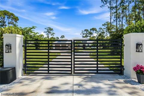 5737 Hidden Oaks Ln, Naples FL - photo 7 of 50