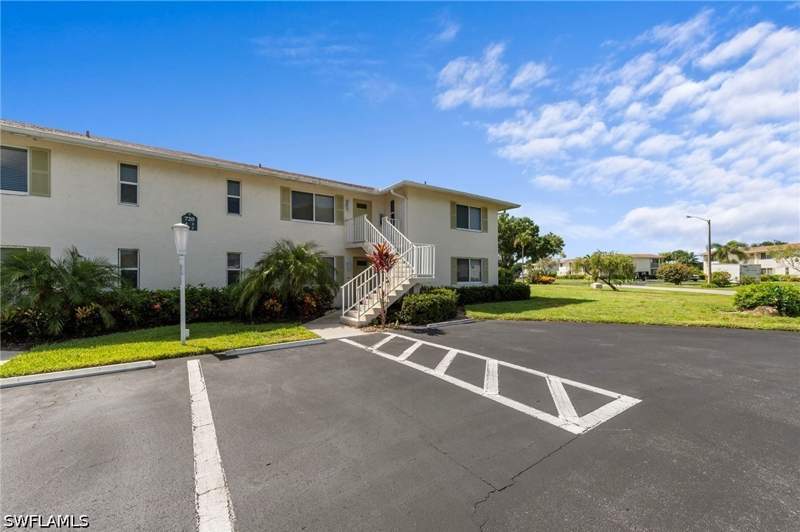 2 bedroom Condominium at 720 Teryl Rd 2, Glades Country Club, Naples — photo 3