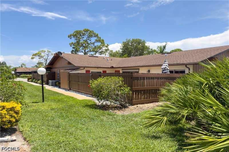 2 bedroom Attached at 5638 Foxlake Dr, Foxmoor Lakes, North Fort Myers — photo 1