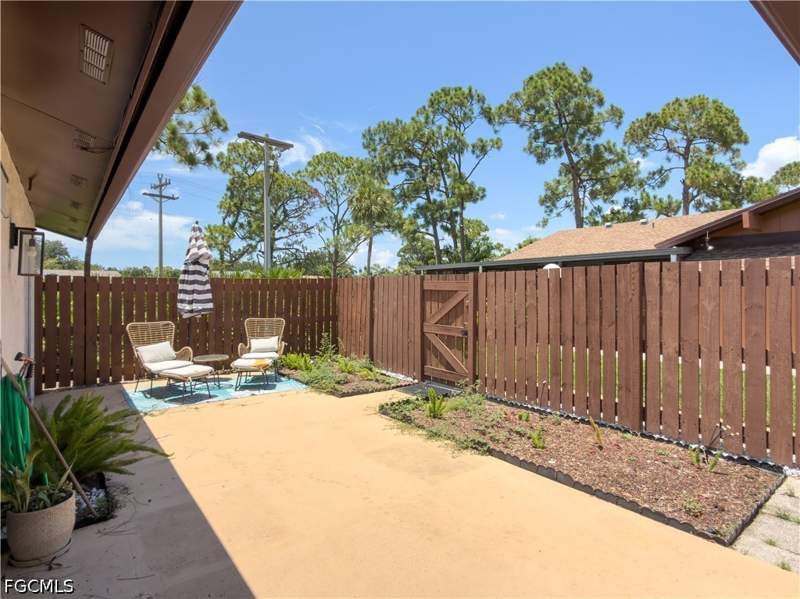 2 bedroom Attached at 5638 Foxlake Dr, Foxmoor Lakes, North Fort Myers — photo 3