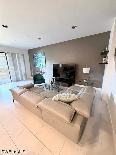 7317 Bristol Cir, Naples FL - photo 6 of 18
