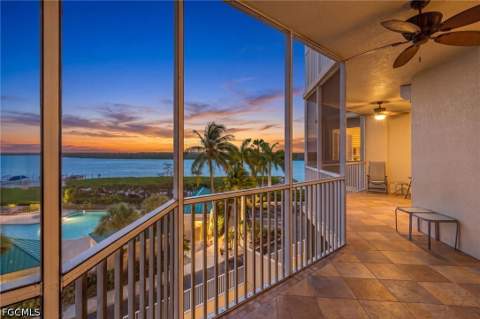 4141 Bay Beach Ln 442, Fort Myers Beach FL - photo 23 of 36