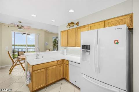 4141 Bay Beach Ln 442, Fort Myers Beach FL - photo 7 of 36