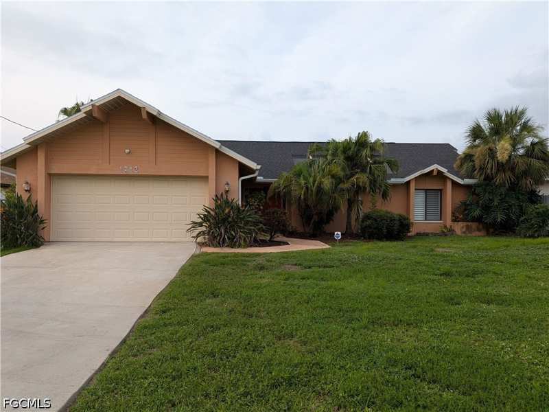3 bedroom SingleFamilyResidence at 1712 Viscaya Pkwy, Cape Coral, Cape Coral — photo 1