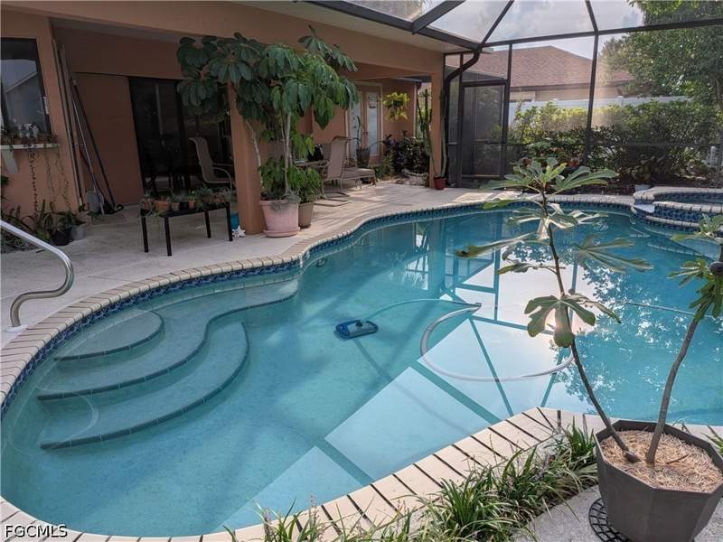 3 bedroom SingleFamilyResidence at 1712 Viscaya Pkwy, Cape Coral, Cape Coral — photo 3