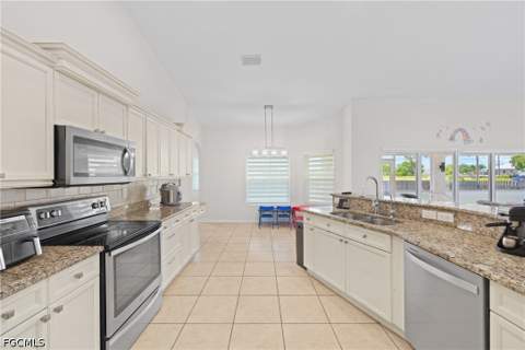 1834 NW 7th Pl, Cape Coral FL - photo 9 of 33