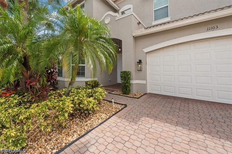 5 bedroom SingleFamilyResidence at 11103 Sparkleberry Dr, Botanica Lakes, Fort Myers — photo 2