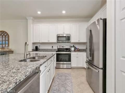 9157 Glenforest Dr, Naples FL - photo 6 of 33