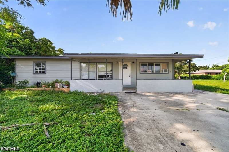 4 bedroom SingleFamilyResidence at 1846 Maple Dr, Pine Manor, Fort Myers — photo 1