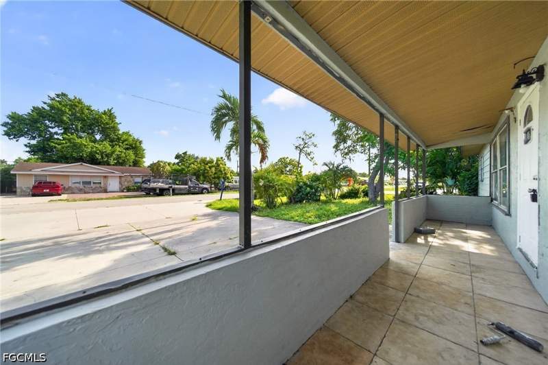 4 bedroom SingleFamilyResidence at 1846 Maple Dr, Pine Manor, Fort Myers — photo 4