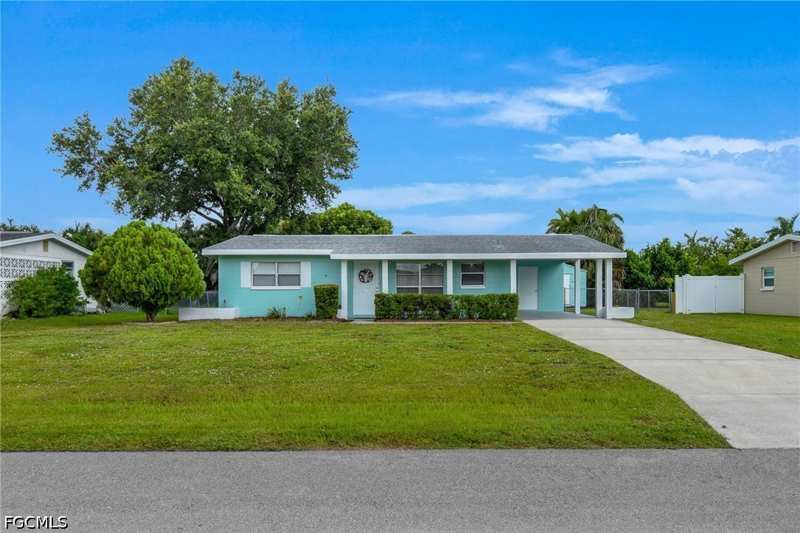 2 bedroom SingleFamilyResidence at 1442 Byron Rd, McGregor Groves, Fort Myers — photo 1