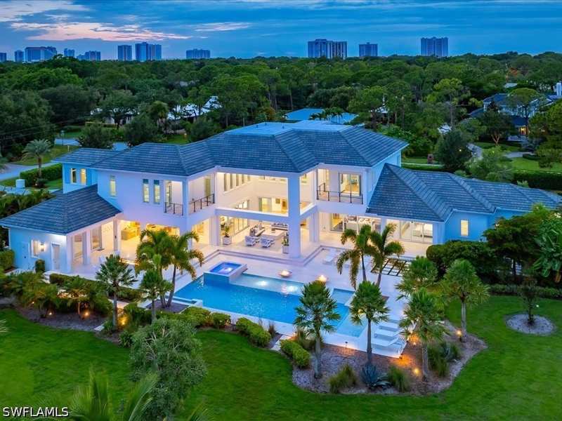 6 bedroom SingleFamilyResidence at 188 West St, Pine Ridge, Naples — photo 1