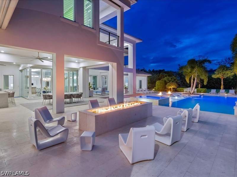 6 bedroom SingleFamilyResidence at 188 West St, Pine Ridge, Naples — photo 5