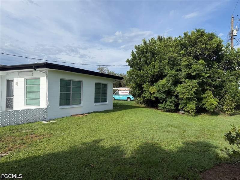 3 bedroom SingleFamilyResidence at 212 Davis Rd, Lehigh Acres, Lehigh Acres — photo 4