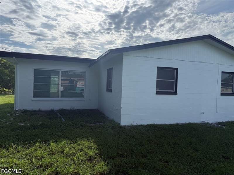 3 bedroom SingleFamilyResidence at 212 Davis Rd, Lehigh Acres, Lehigh Acres — photo 5