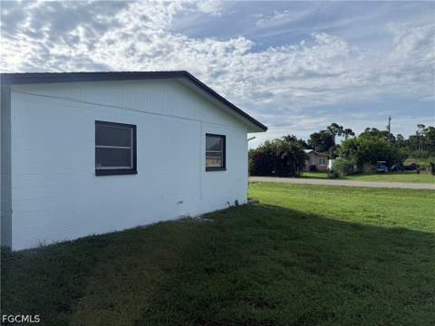 212 Davis Rd, Lehigh Acres FL - photo 6 of 23