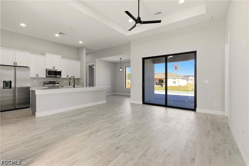 3 bedroom SingleFamilyResidence at 131 Kismet Pkwy E, Cape Coral, Cape Coral — photo 4